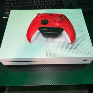 Xbox One S, Red Contorller Included